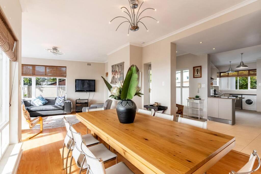 Seaside Panache - Cosy Home, Pool, Ocean Views