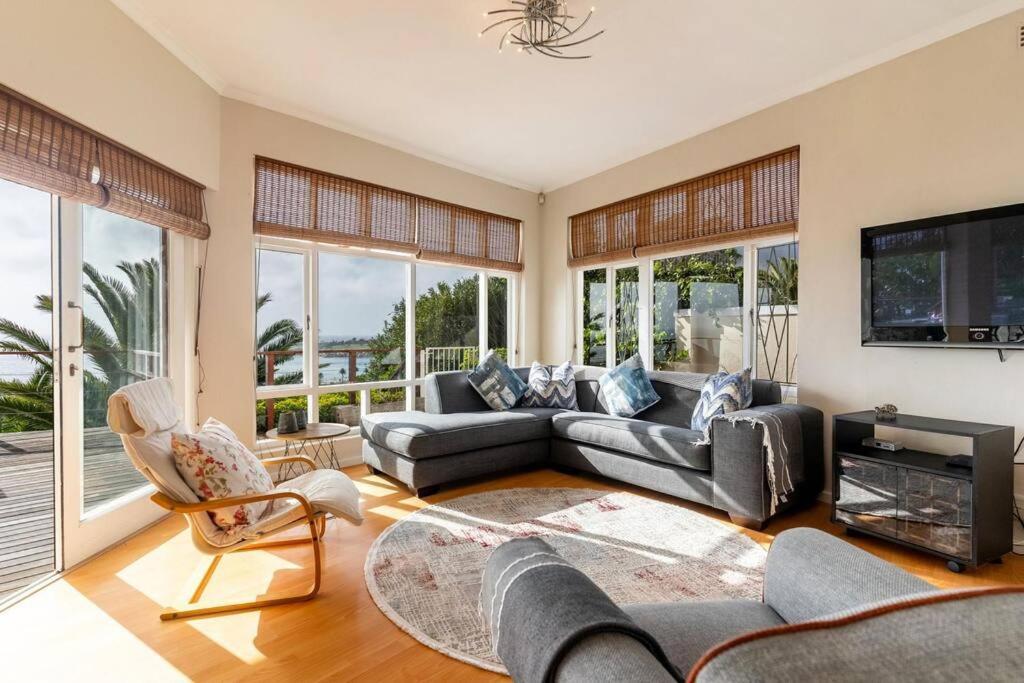 Holiday home Seaside Panache - Cosy Home, Pool, Ocean Views