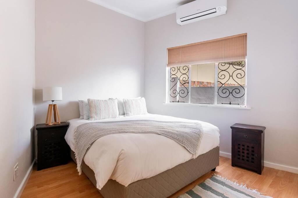 Seaside Panache - Cosy Home, Pool, Ocean Views * Cape Town