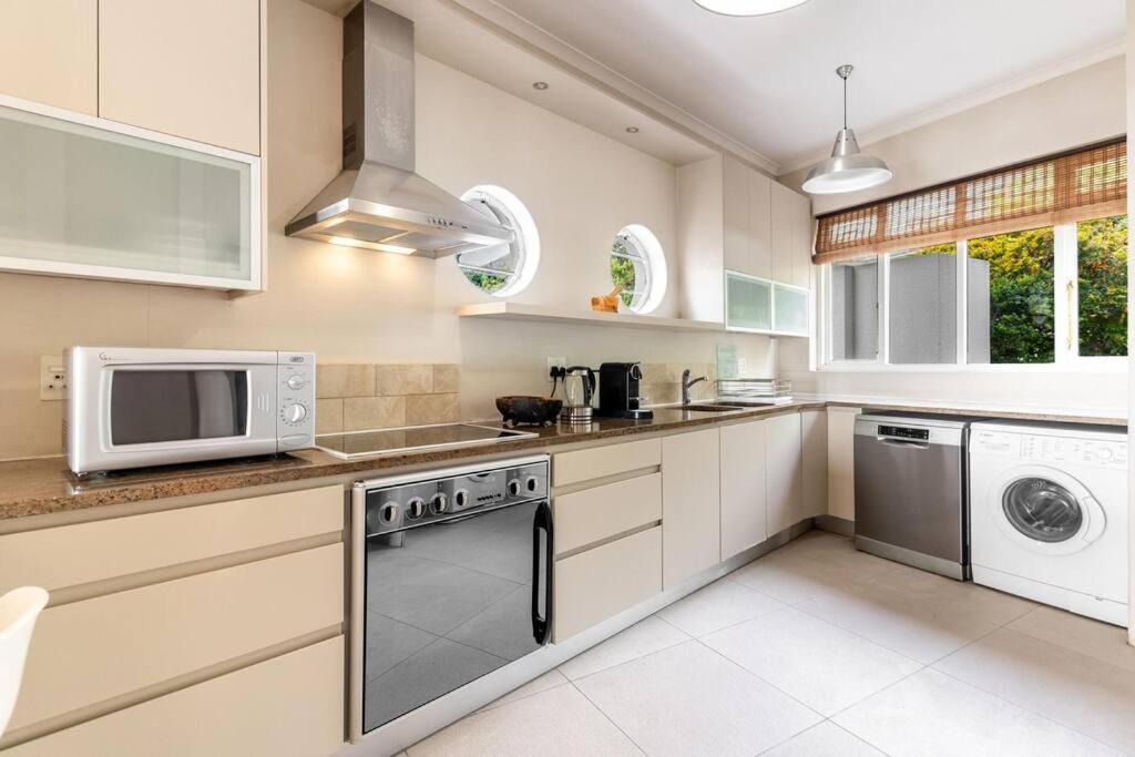 Seaside Panache - Cosy Home, Pool, Ocean Views *