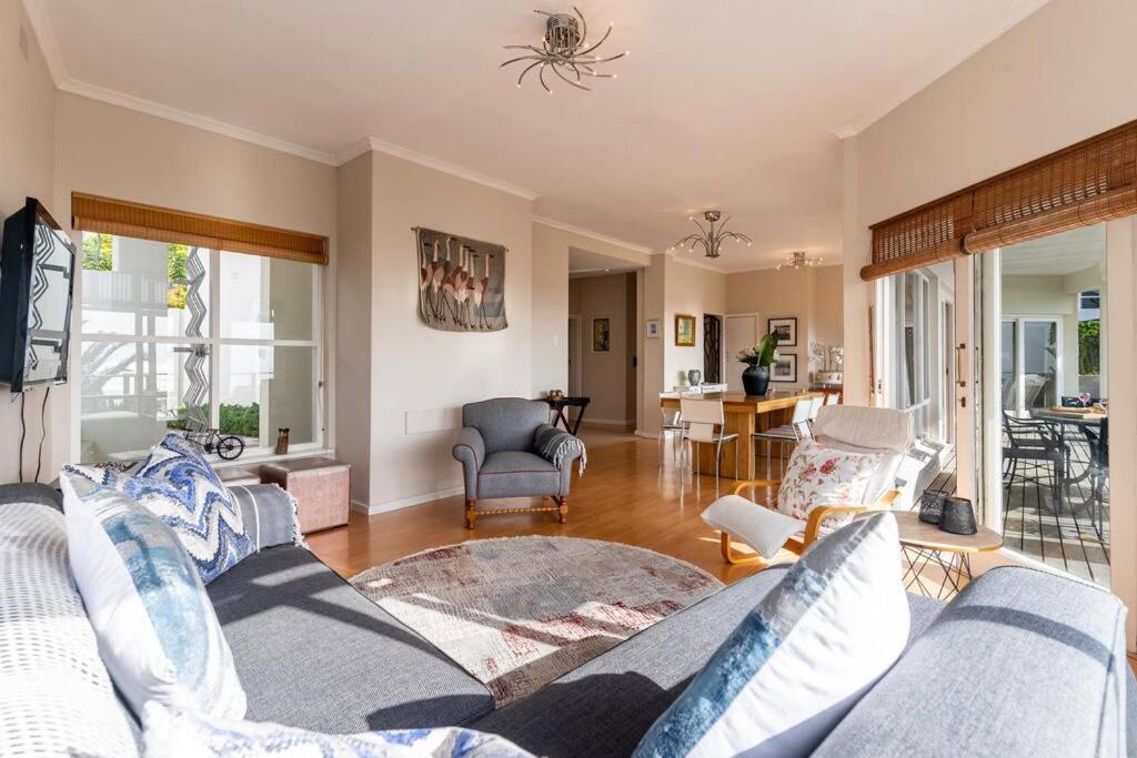 Seaside Panache - Cosy Home, Pool, Ocean Views * Cape Town