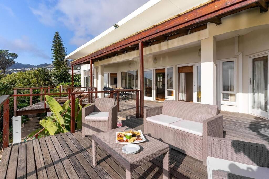 Seaside Panache - Cosy Home, Pool, Ocean Views